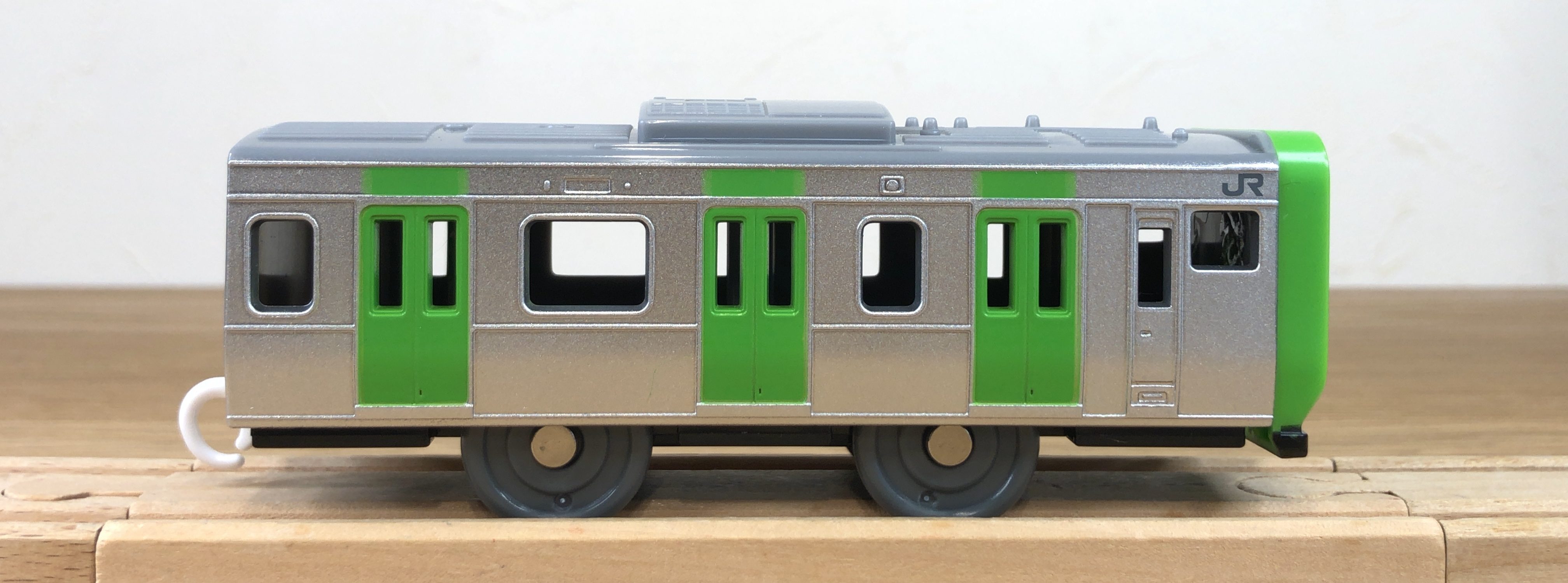 最大49%OFFクーポン タカラトミー プラレール S―32 ドア開閉E235系 山手線 電車 列車 おもちゃ 3歳以上 玩具安全基準合格  STマーク認証 PLARAI